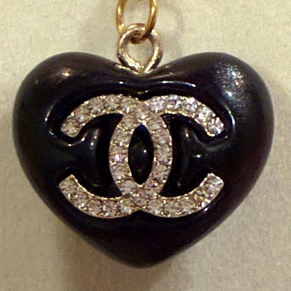 CHANEL Black Heart Charm Pendant Necklace - Picture 4 of 6